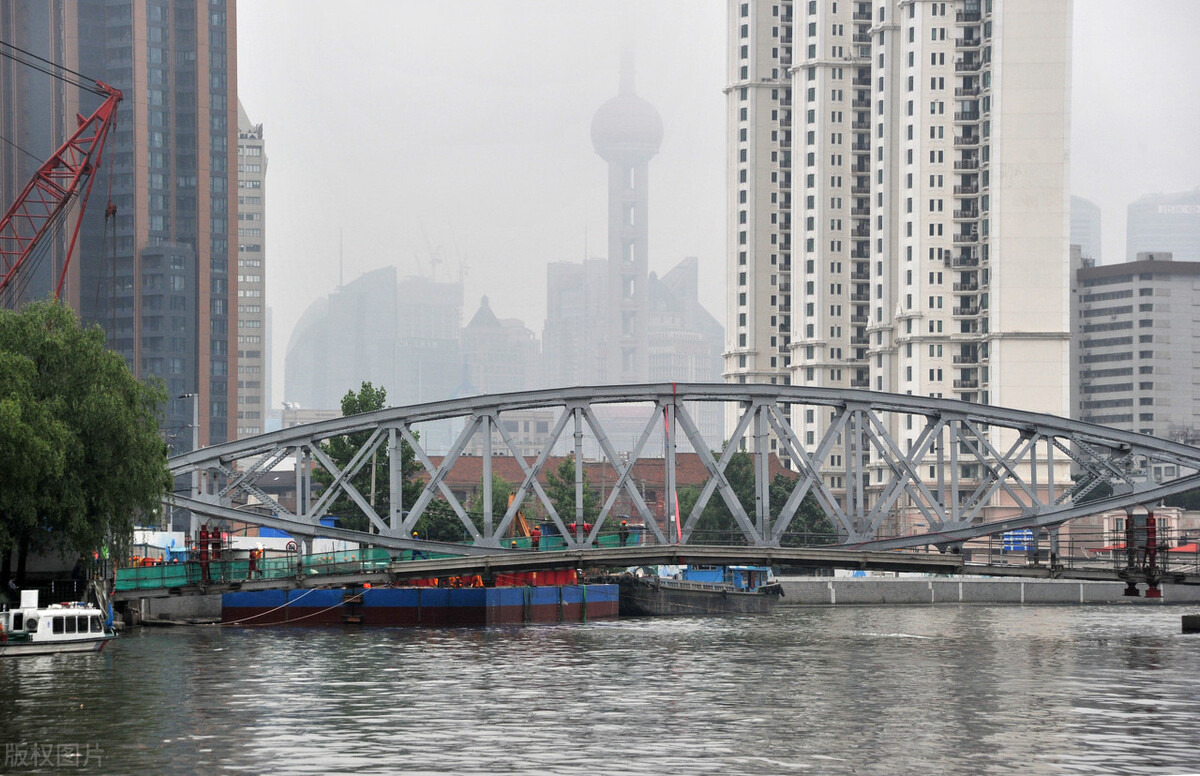 地中海航運公布跨太航線停航計劃，赫伯羅特調整提箱安排計劃