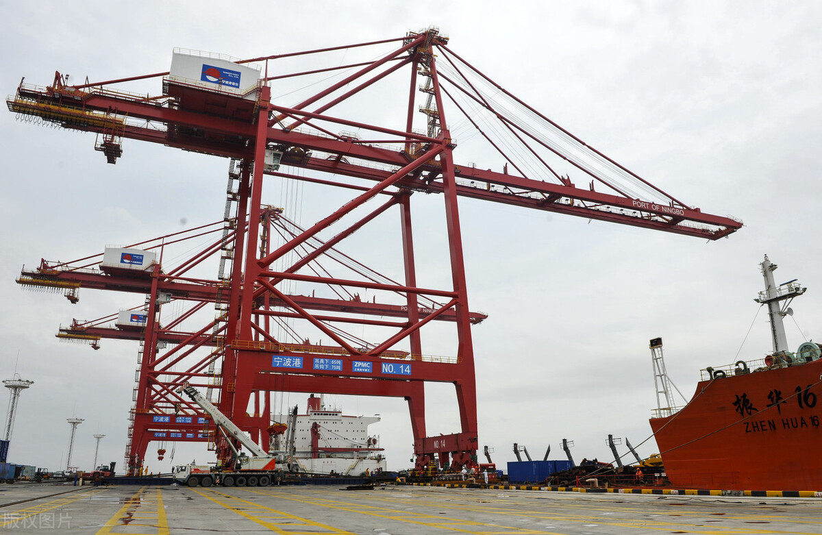 地中海航運公布跨太航線停航計劃，赫伯羅特調整提箱安排計劃