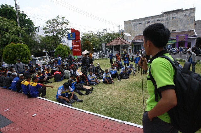 美國奧克蘭碼頭罷工？假的！英國海關還要嚴查英代信息